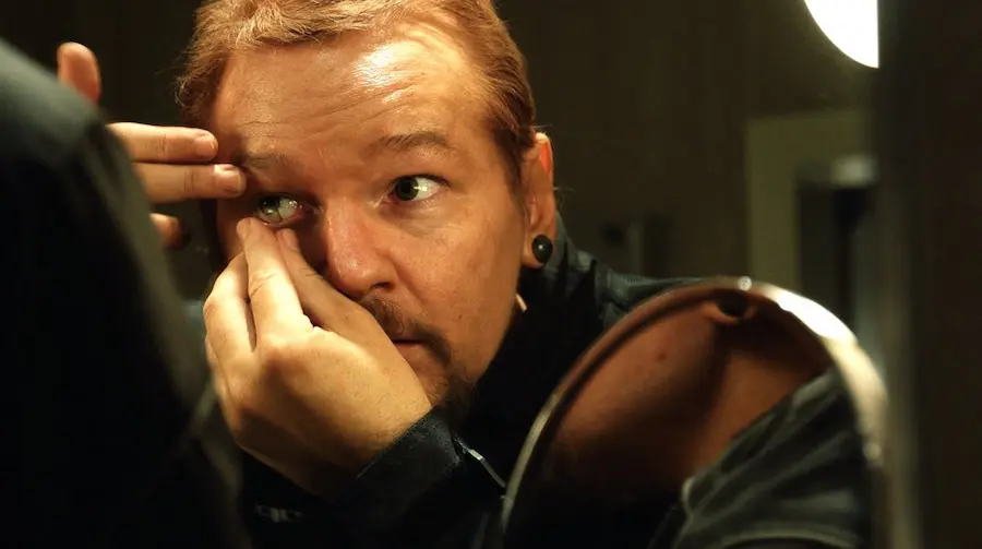 Vu à Cannes : Risk, une plongée fascinante au plus près de Julian Assange