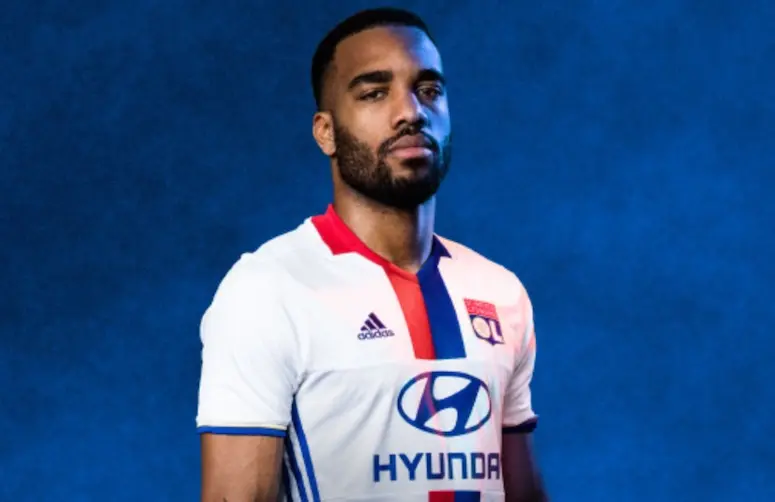 L’Olympique Lyonnais dévoile ses maillots pour la saison 2016/2017