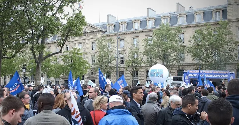 Manif contre la “haine anti-flics” : 7 000 personnes selon les syndicats, 1 000 dit la police