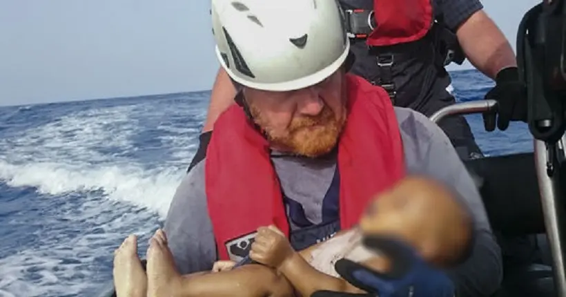 Après Aylan, une nouvelle photo terrible d’un enfant mort en Méditerranée