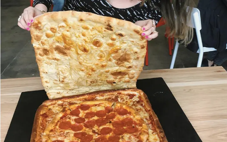 Contre le gaspillage, des New-Yorkais inventent la boîte à pizza… en pizza