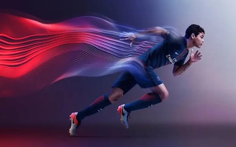 Fines rayures et technologie Nike Aeroswift : voici le nouveau maillot du PSG