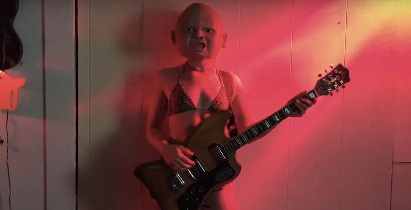 “Candy Sam” : Ty Segall, des bébés et un clip un peu malaise