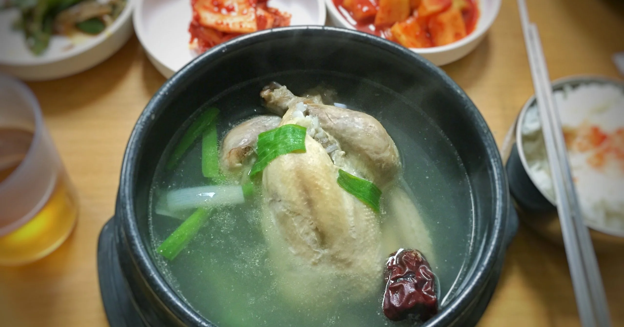 Contre la chaleur estivale, les Coréens avalent de la soupe brûlante