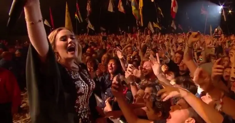 Pour son premier concert à Paris en cinq ans, Adele rend hommage à la capitale