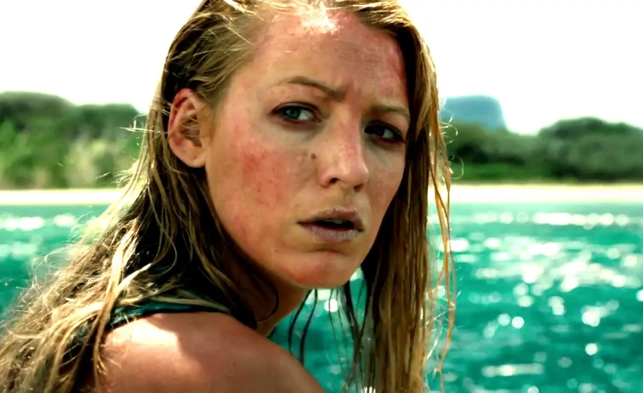 Blake Lively seule au monde dans le nouveau trailer du shark movie The Shallows