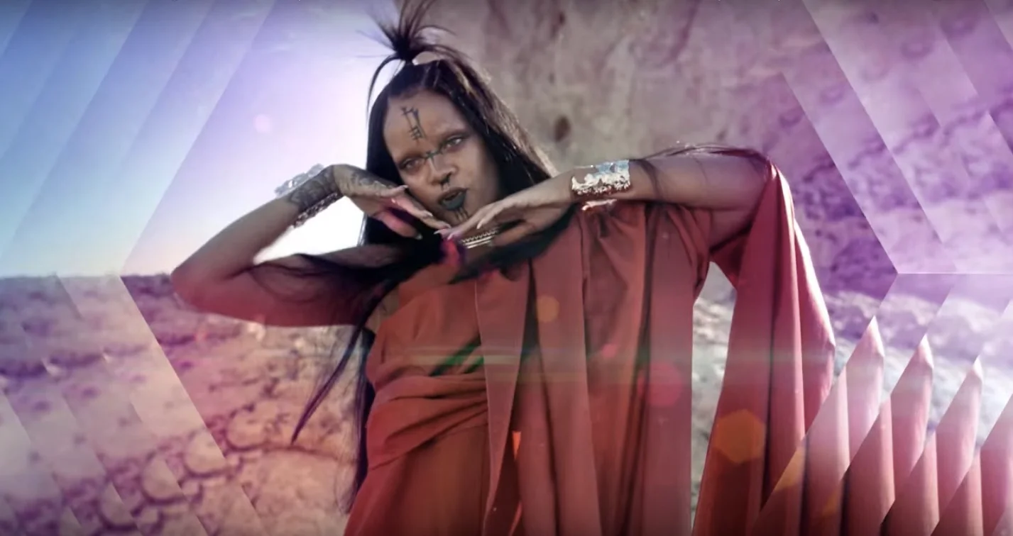 Rihanna traverse la galaxie dans le clip de “Sledgehammer”