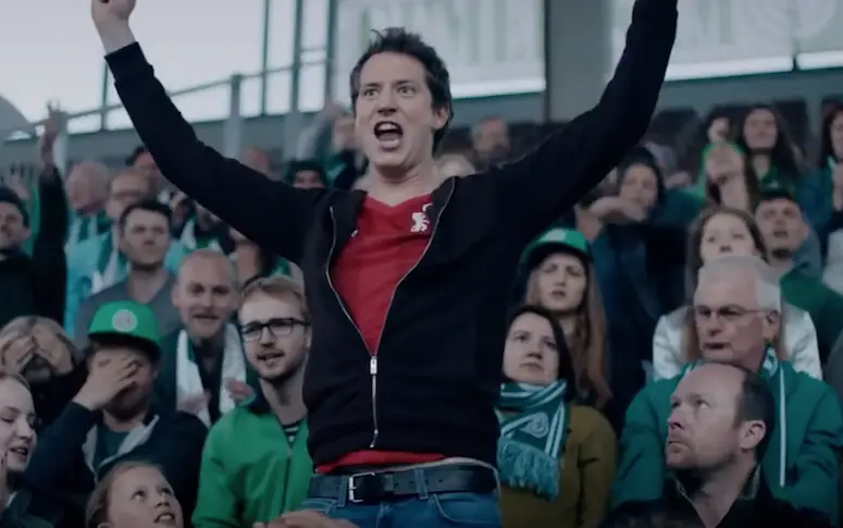 Vidéo : une compagnie de train allemande dévoile une pub captivante contre l’homophobie dans le foot