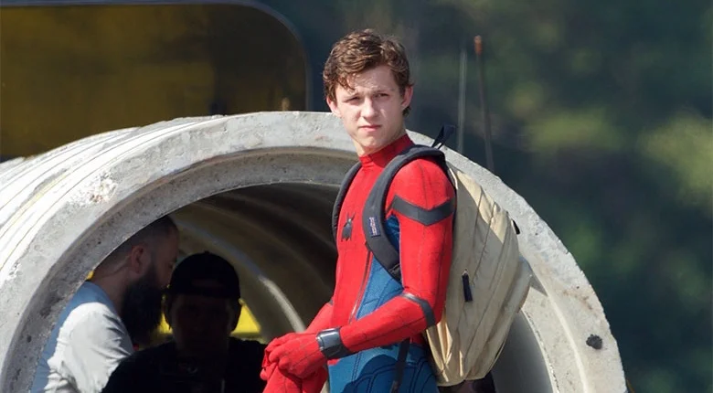 En images : Tom Holland en costume sur le tournage de Spider-Man : Homecoming