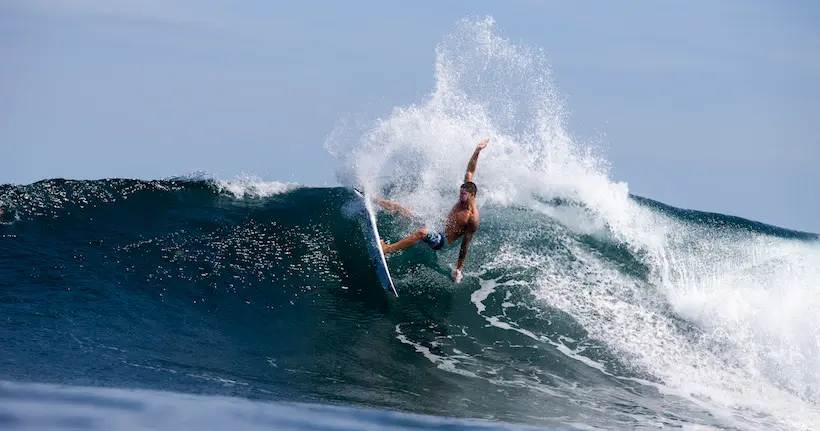 Vidéo : dans les vagues de Bali avec le surfeur hawaïen Zeke Lau