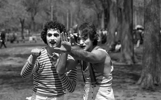 35 ans après, il découvre que le mime qu’il avait photographié était Robin Williams