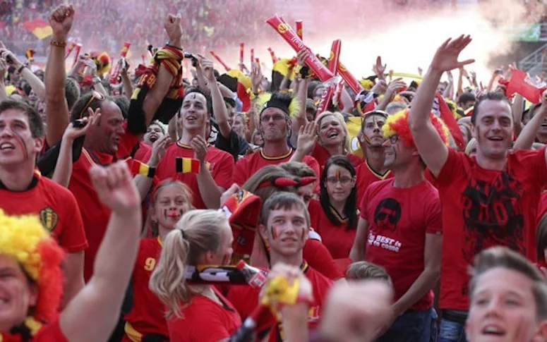 Vidéo : après leur élimination, les supporters belges font une haie d’honneur à leurs homologues gallois