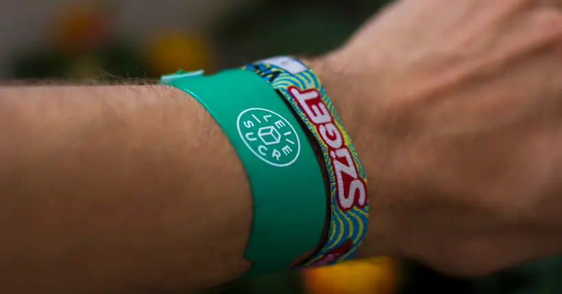 Porter un bracelet de festival trop longtemps peut nuire à votre style… et votre santé