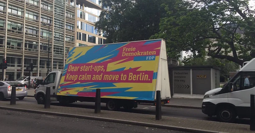 Après le Brexit, des Allemands trollent les Londoniens avec un camion publicitaire