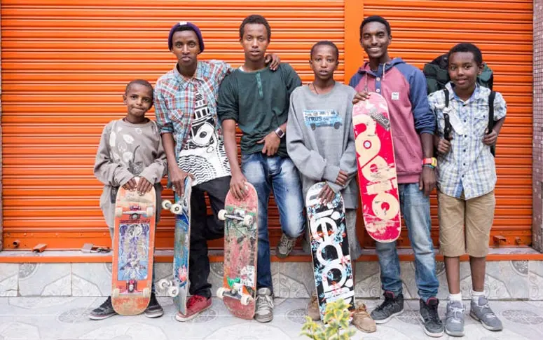 En images : les jeunes skateurs d’Addis-Abeba s’emparent de la ville
