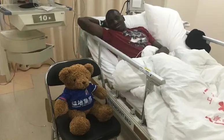La belle histoire du jour : Demba Ba reçoit la visite et les excuses du joueur à l’origine de sa blessure