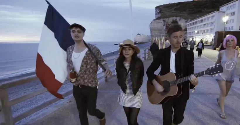 Pete Doherty clame son amour à la France et sa Normandie, en vidéo