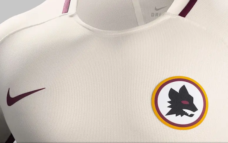 La Roma dévoile son sublime maillot extérieur pour la saison prochaine