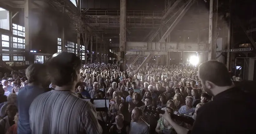 Vidéo : Rufus Wainwright reprend “Hallelujah” avec 1 500 personnes en chœur