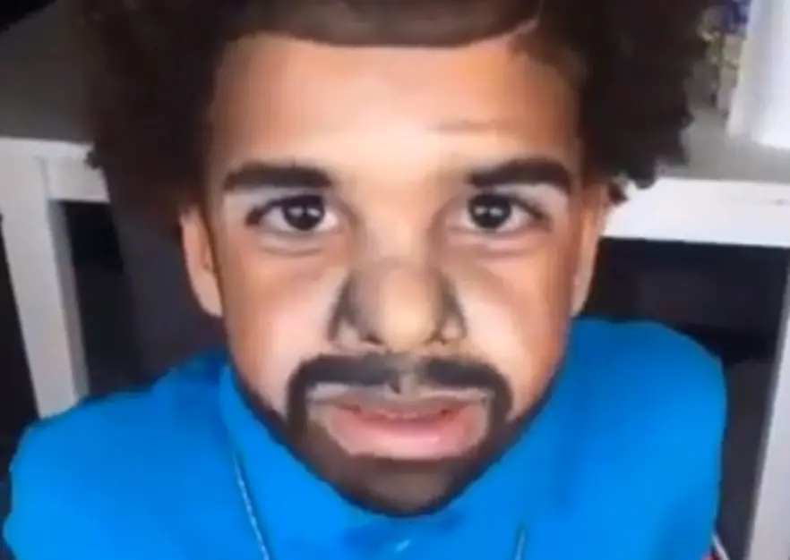 Une maquilleuse transforme un petit garçon en Drake… et ça fait peur