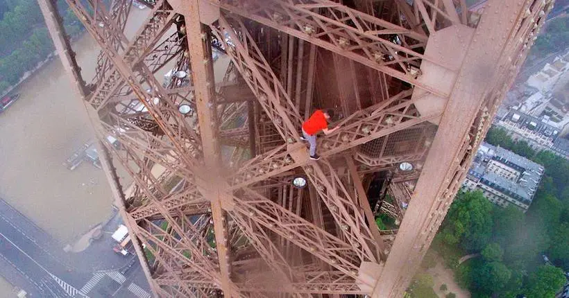 Vidéo : ils escaladent la tour Eiffel à mains nues