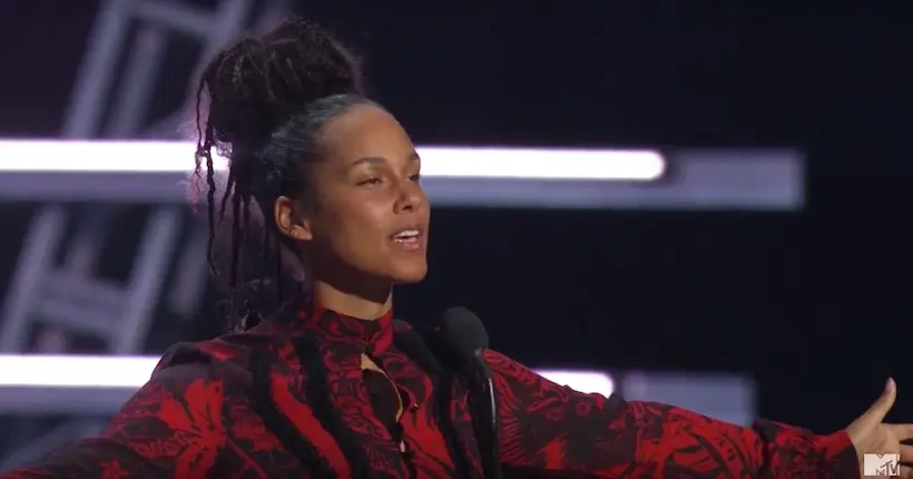 Vidéo : aux VMAs, Alicia Keys invoque Martin Luther King avec un puissant discours de paix