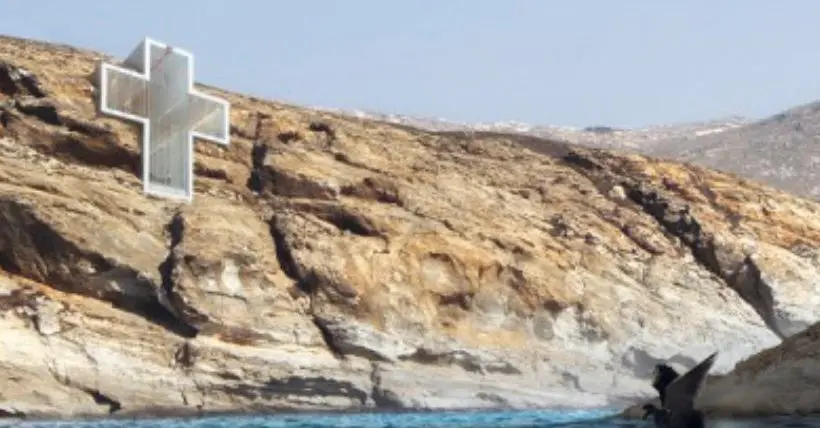 Des architectes veulent créer une chapelle creusée dans une falaise, face à la mer Égée