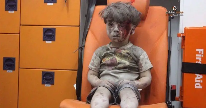 Le visage meurtri de la Syrie bombardée est un enfant de 5 ans