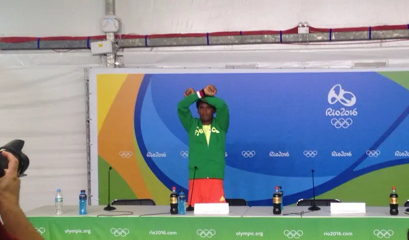 Aux JO, ce geste met cet athlète éthiopien en danger de mort