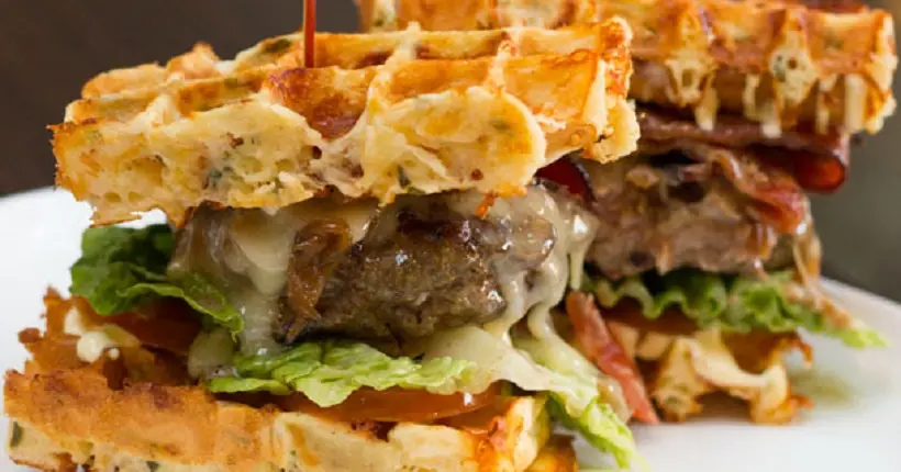 Découvrez le waffle burger, la tendance culinaire qui cartonne