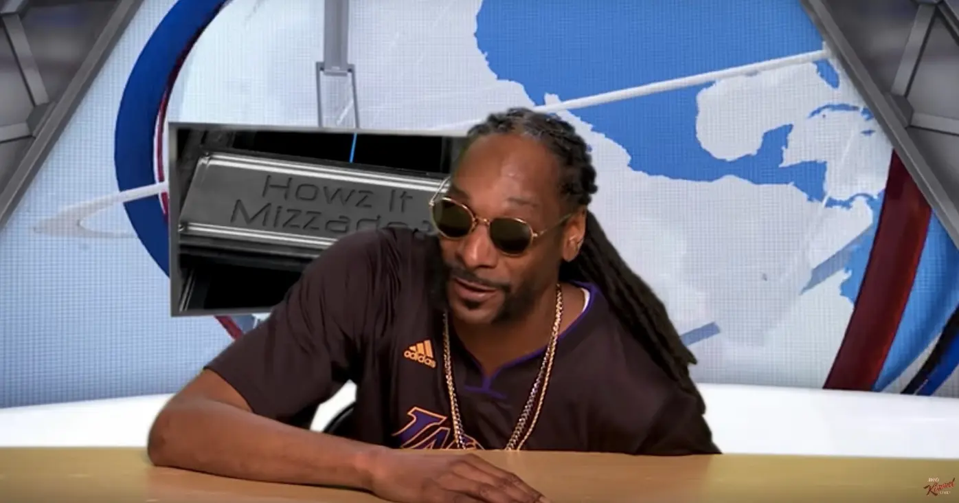 Vidéo : Snoop Dogg découvre comment sont faits les hot dogs et ça ne lui plait pas du tout