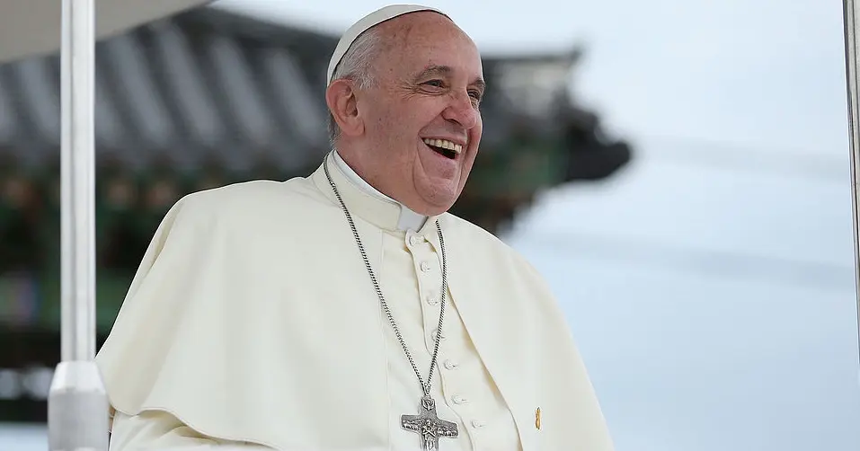 Le pape François offre des pizzas aux sans-abris
