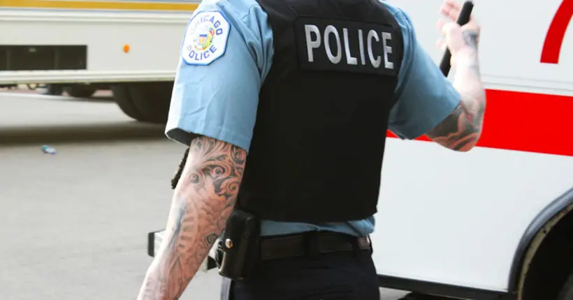 Les policiers britanniques veulent pouvoir porter des tatouages