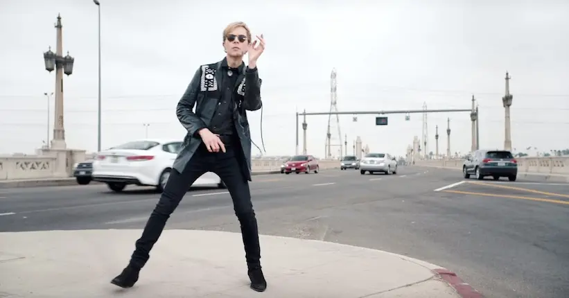 Vidéo : Beck s’entoure de cowboys dans le clip survolté de “Wow”