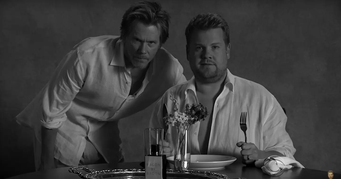 Vidéo : une fausse pub pour la fragrance “Bacon by Bacon” par James Corden et Kevin Bacon