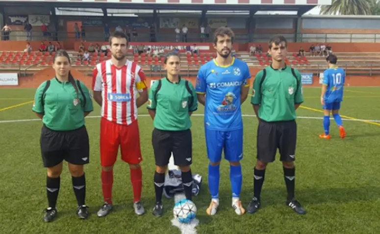 Un supporter lui ordonne de faire la vaisselle, une arbitre stoppe le match et le fait virer