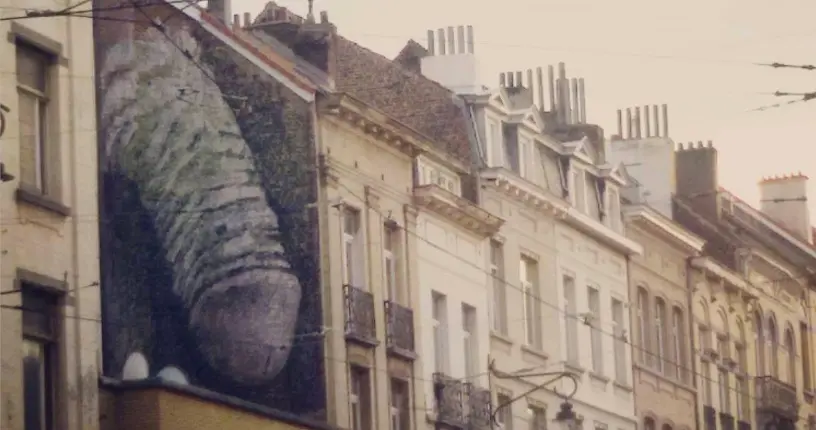 À Bruxelles, un street artist inconnu a dessiné un gigantesque pénis