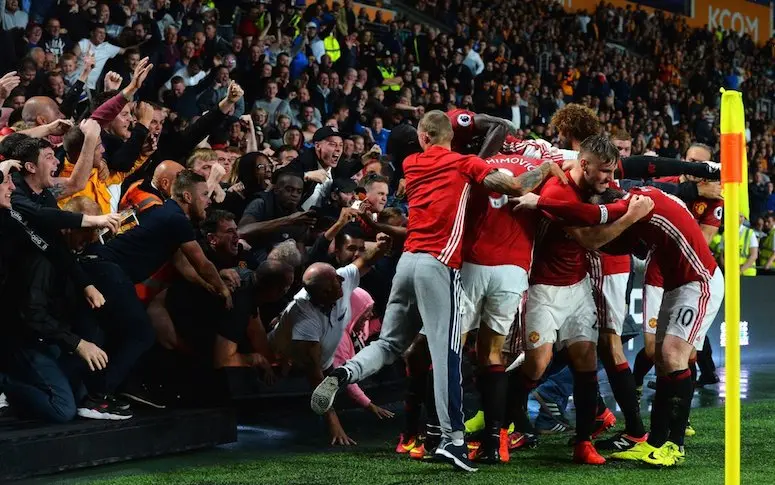 Grâce à Facebook, les joueurs de Manchester United font une surprise à un de leurs plus fidèles supporters