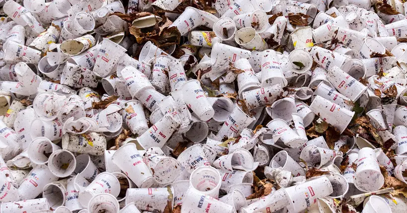 La France va devenir le premier pays à bannir la vaisselle jetable en plastique