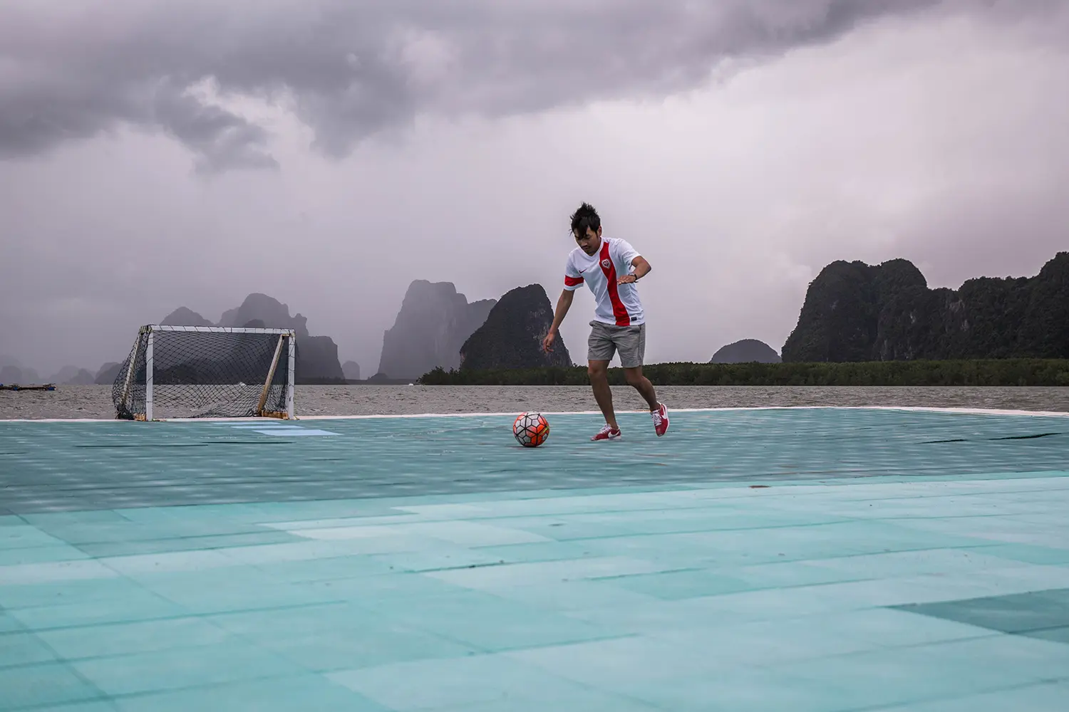 En images : Bled FC a capturé le meilleur terrain de foot au monde, en Thaïlande