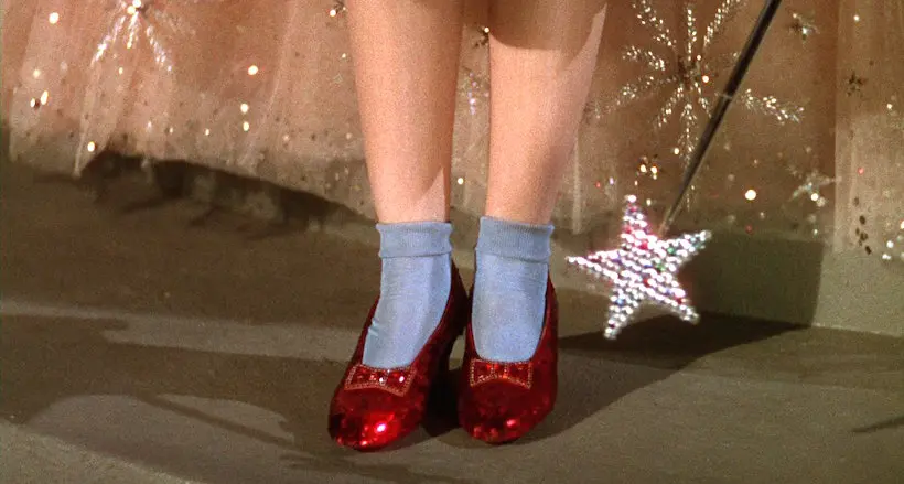 Les chaussures rouges de Dorothy dans Le Magicien d’Oz ont besoin d’un coup de neuf