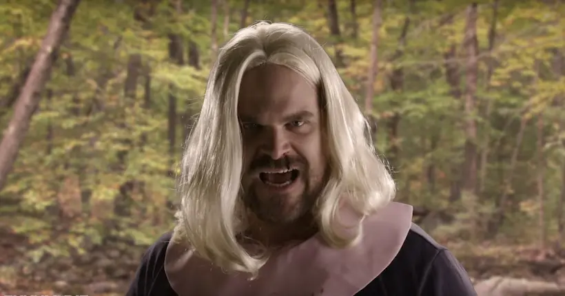 Vidéo : David Harbour, aka le shérif Jim Hopper dans Stranger Things, se prend pour Eleven