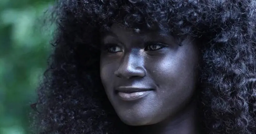 Harcelée à cause de sa couleur de peau, Khoudia Diop devient mannequin