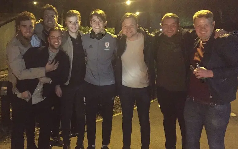 Un joueur de Middlesbrough rate son train et rentre en minibus avec des fans