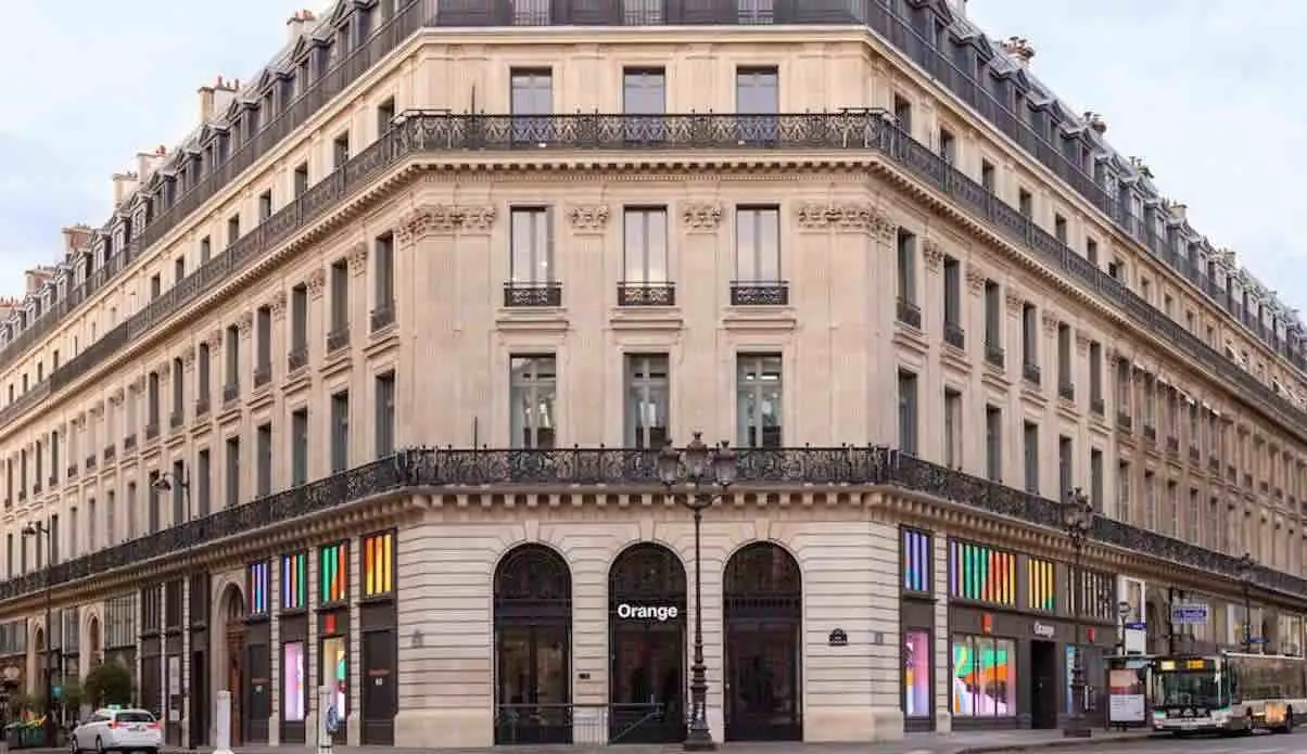 L’art contemporain s’invite dans la boutique Orange Opéra