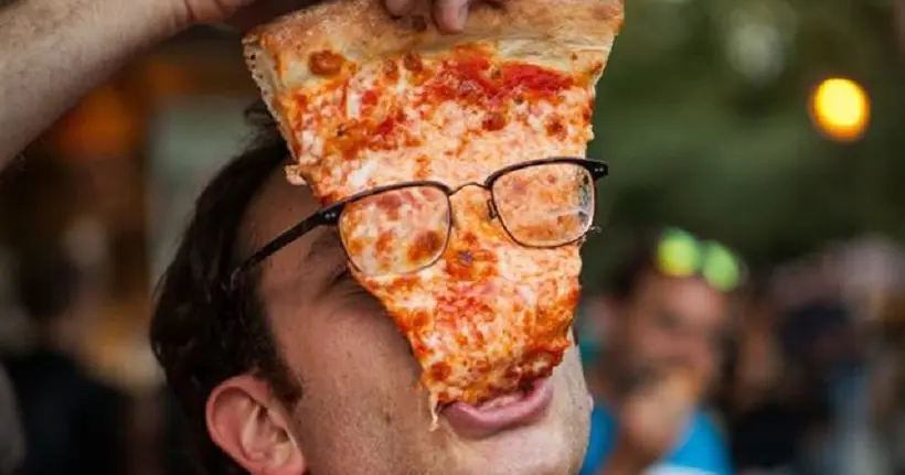 Internet a déniché le plus grand fan de pizza du monde
