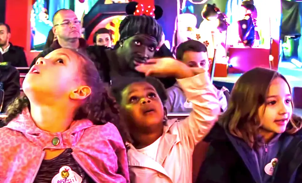 Vidéo : Sakho a offert à des familles anglaises en difficulté un voyage à Disney