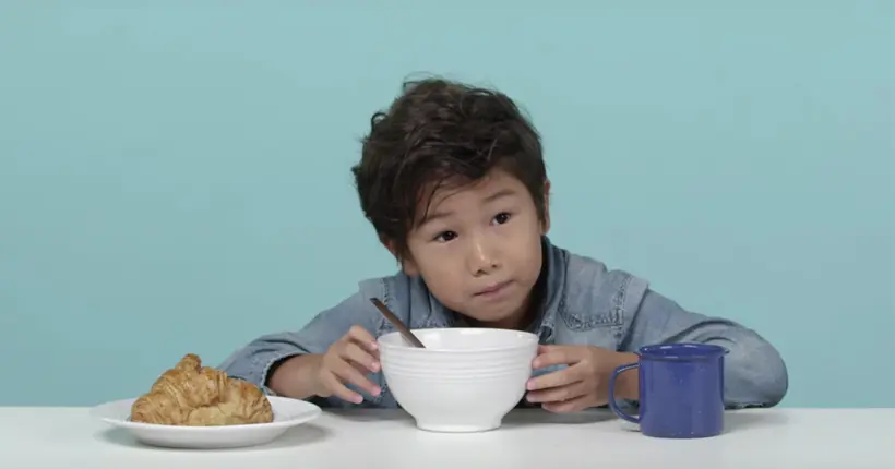 Vidéo : des enfants goûtent à la cuisine française dans “American Kids Try”