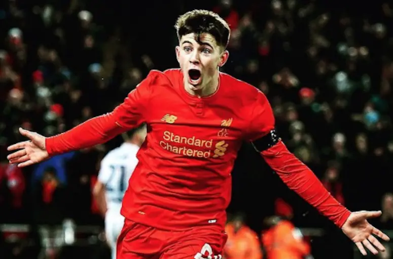 À 17 ans, il devient le plus jeune buteur de l’histoire de Liverpool