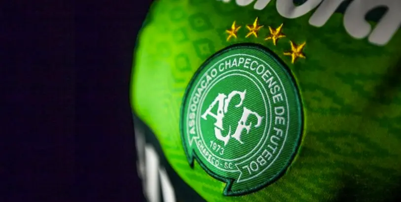 En hommage aux victimes du club de Chapecoense, une minute de silence sera respectée en Ligue 1 et Ligue 2